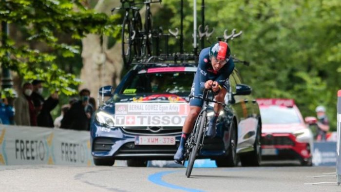 bernal vince la nona tappa del giro ed e in rosa