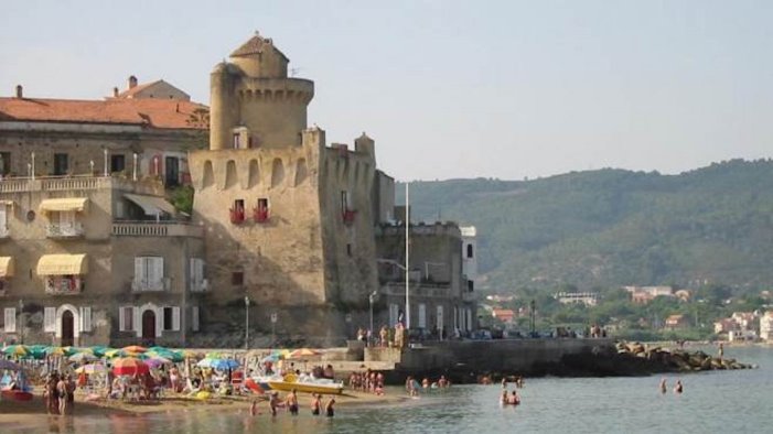 concessioni balneari prorogate la mannaia dell antitrust