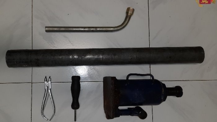 sarno rissa tra extracomunitari a colpi di pinze cric e tubi