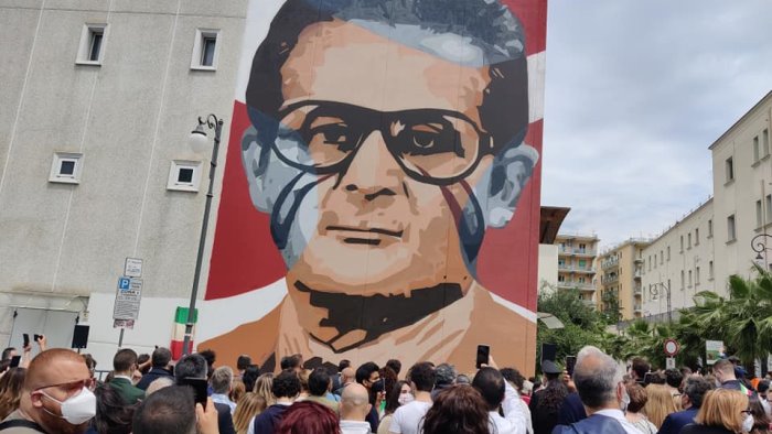 pagani inaugurato murale di jorit dedicato a marcello torre