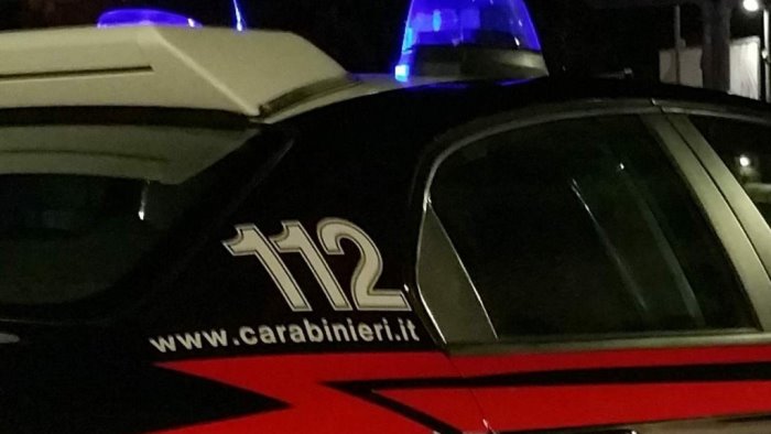 colpisce al volto il vicino di casa con una bombola anziano e grave