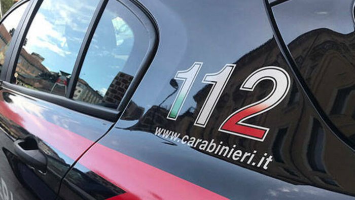 tragedia a pagani uomo trovato morto in auto fatale un colpo di pistola