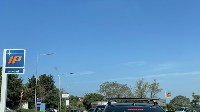 lavori in corso alla rotatoria traffico in tilt tra agropoli e castellabate