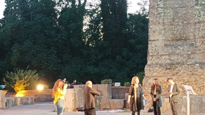 io filosofo primo posto ad una studentessa del giannone