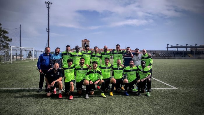 calciatore offeso e aggredito la denuncia dell atletico pisciotta