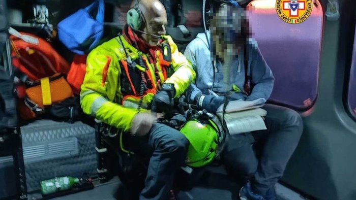 sono al freddo e senza riparo soccorso 24enne sul monte polveracchio