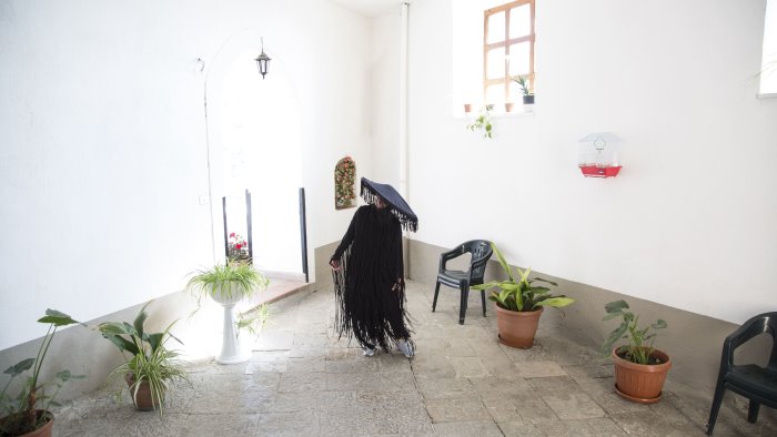 erratica coabitazioni tentacolari ecco la mostra sulla residenze artistiche