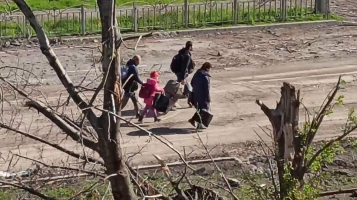 ucraina conflitto prosegue ma e ripresa l evacuazione da azovstal