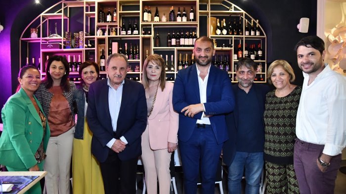 a capri un estate all insegna dell alimentazione nutraceutica col pomodorino