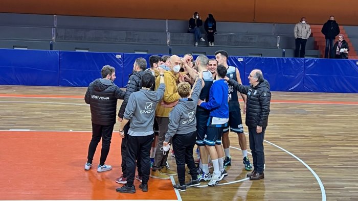 basket c gold miwa benevento e trinita vanno a gara 3