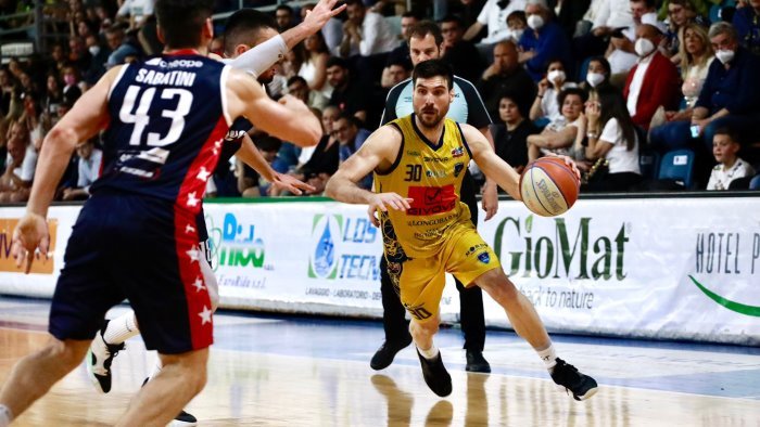 basket piacenza batte scafati anche in gara 4 sara bella al palamangano