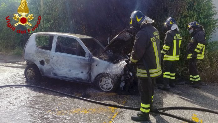 tragedia a grottaminarda si spoglia e si da fuoco nei pressi dello stadio