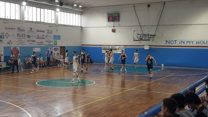 basket c gold trinita spegne il sogno della miwa benevento