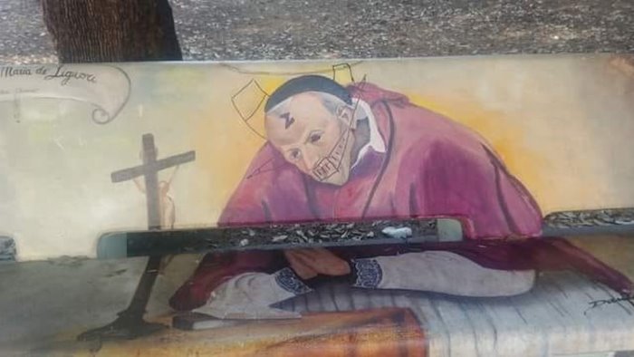 pagani la panchina di sant alfonso torna nel mirino dei vandali