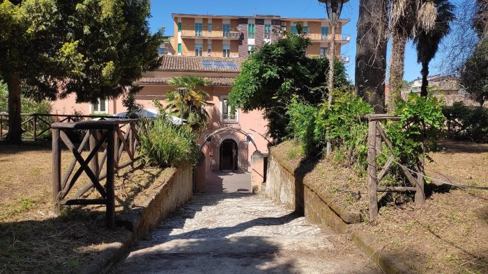 avellino aprono al pubblico i giardini segreti di villa amendola