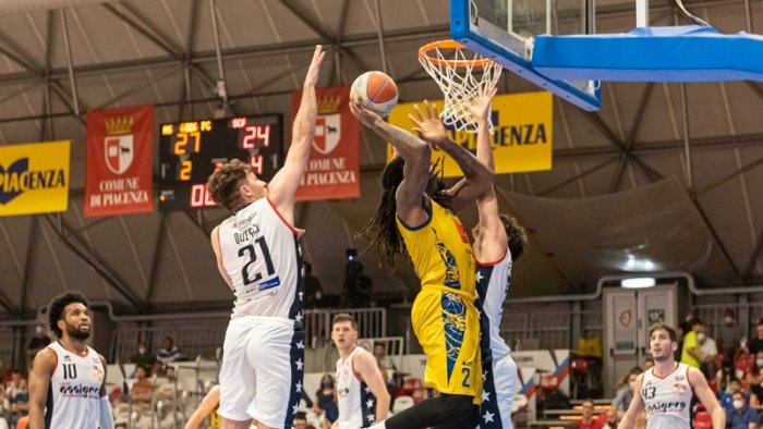 basket playoff scafati piacenza tutto in una notte in palio la finale
