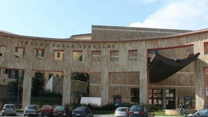 caso teatro gesualdo prosegue il processo per la responsabile di biglietteria