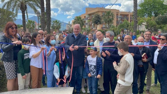 san valentino torio taglio del nastro per la nuova area giochi in villa