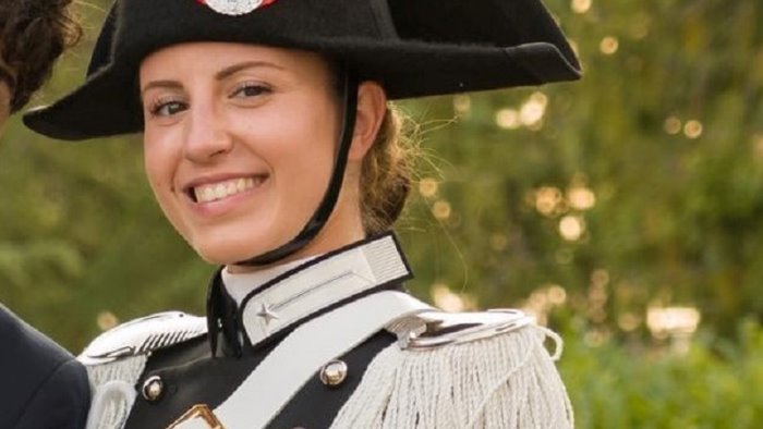 emily mamma di un bimbo morta a 23 anni indossando la divisa sempre sognata