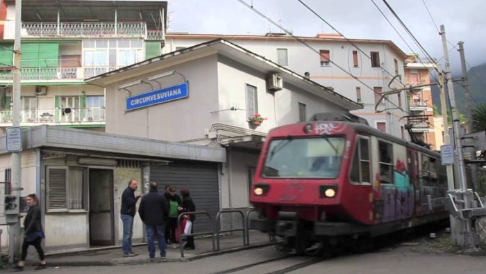 castellammare di stabia confronto sul passaggio a livello di via nocera