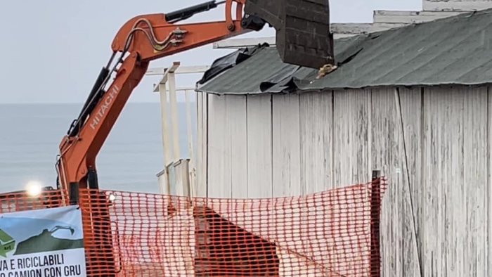 ex lido kennedy a capaccio paestum al via la demolizione e riqualificazione
