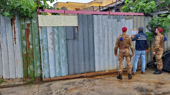 rifiuti speciali pericolosi sequestrata attivita di ricambi d auto