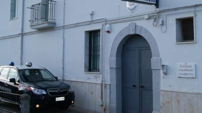 calabritto occupa una casa popolare 40enne denunciata dai carabinieri