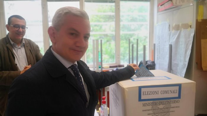 ballottaggi a marano vince il centrosinistra con matteo morra