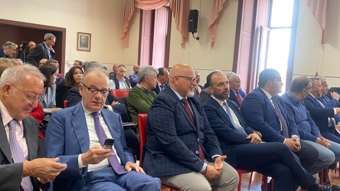 polo logistico petitto irpinia e sannio un unica voce fiducia nel governo