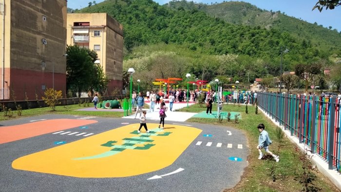 spazio ai piu piccoli inaugurato un nuovo parco giochi a baronissi