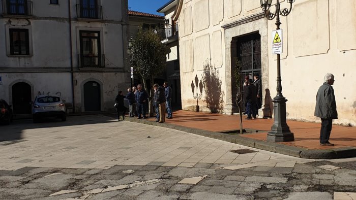 de santis iasuozzi e sfida a due a contrada ecco le liste