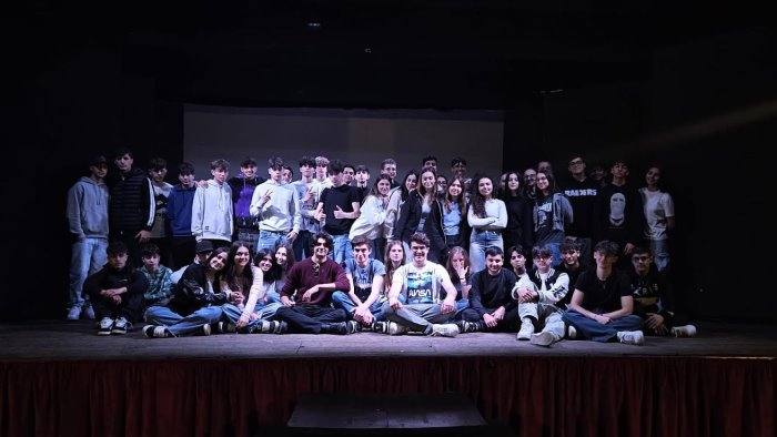 capaci di ricordare gli alunni del mancini in scena al teatro d europa