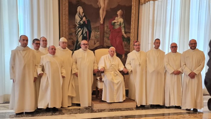 il papa riceve i monaci di montevergine vi benedico di cuore pregate per me