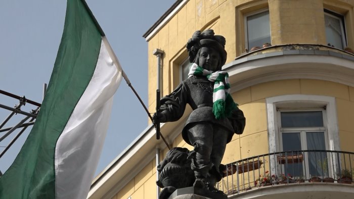 avellino e l attesa playoff vessilli in citta anche sui monumenti