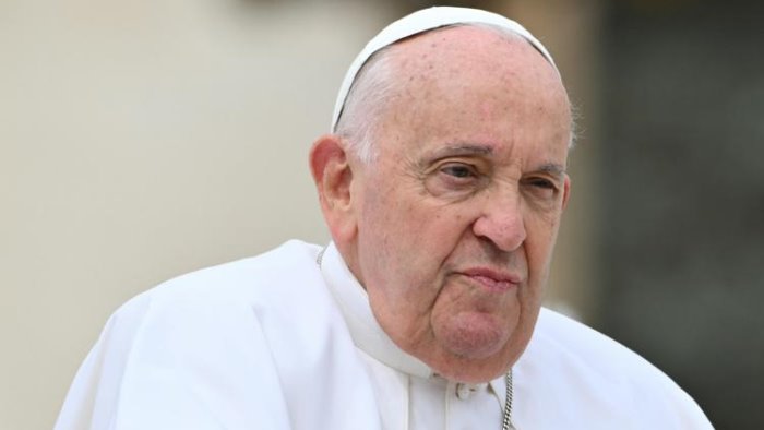 la fro ne in giro un indegno agguato dei vescovi a papa francesco