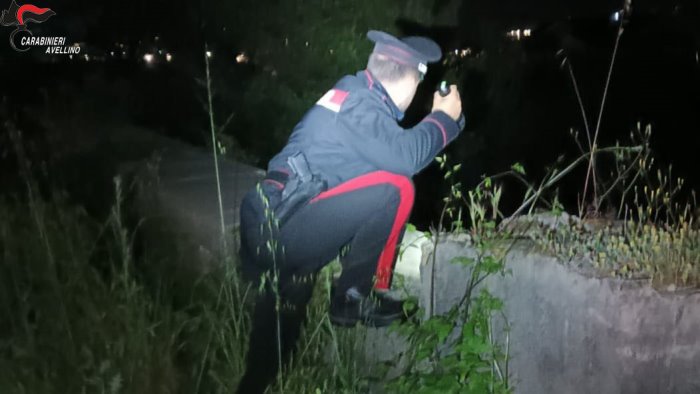 montoro minaccia di lanciarsi dal ponte 24enne salvata dai carabinieri