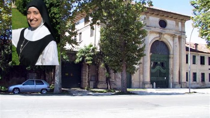 cinque suore cistercensi lasciano il convento in rotta con la nuova badessa