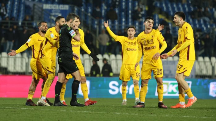 ufficiale serie b cambia la data del playout di ritorno