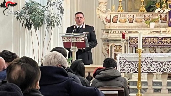 dopo la messa arrivano i carabinieri cosi aiutiamo gli anziani contro le truffe