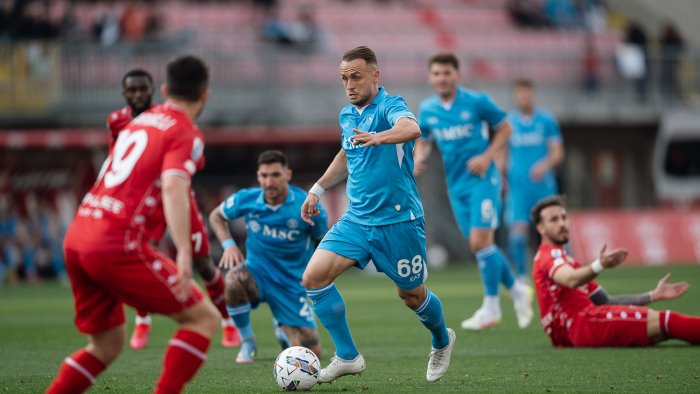 napoli genoa lobotka verso il recupero neres puo andare in panchina