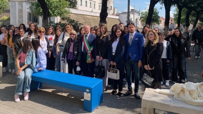 acerra una panchina azzurra per la sindrome di sj gren