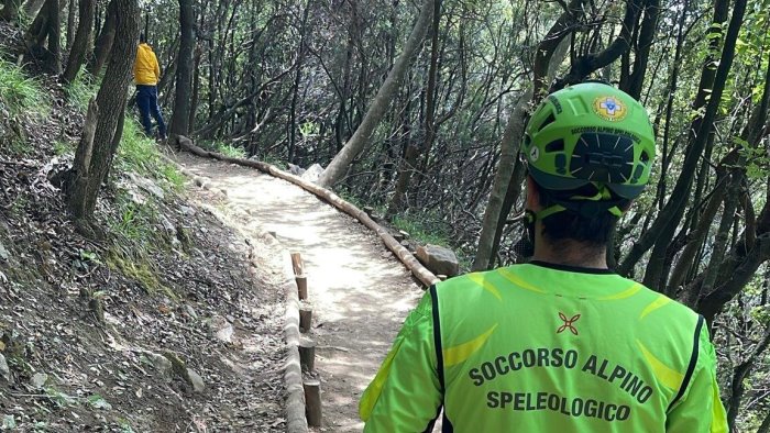 tragedia lungo il sentiero degli dei perde la vita una turista californiana