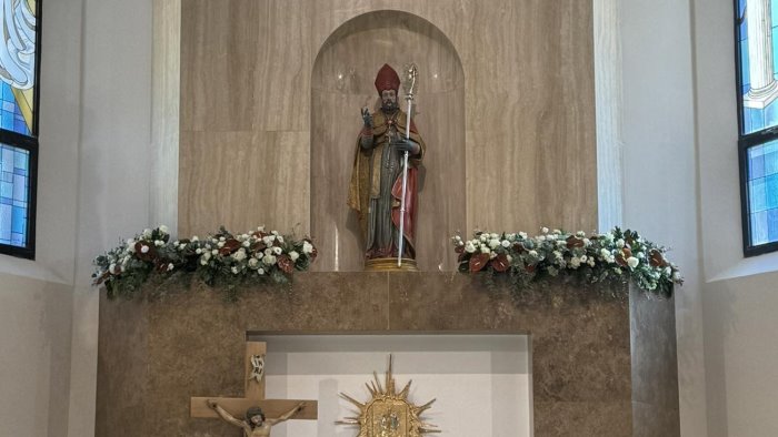 ariano fede e tradizione devoti a piedi in onore di san liberatore