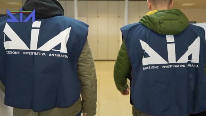 camorra orologi terreni e appartamenti confiscati al clan di poggiomarino