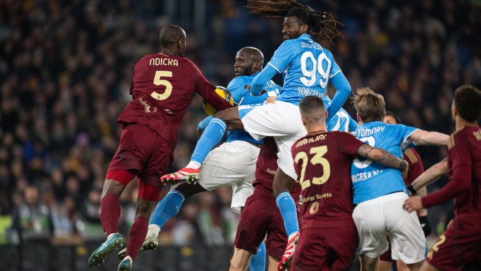 a parma per la vittoria ma lo scudetto del napoli si puo decidere a san siro