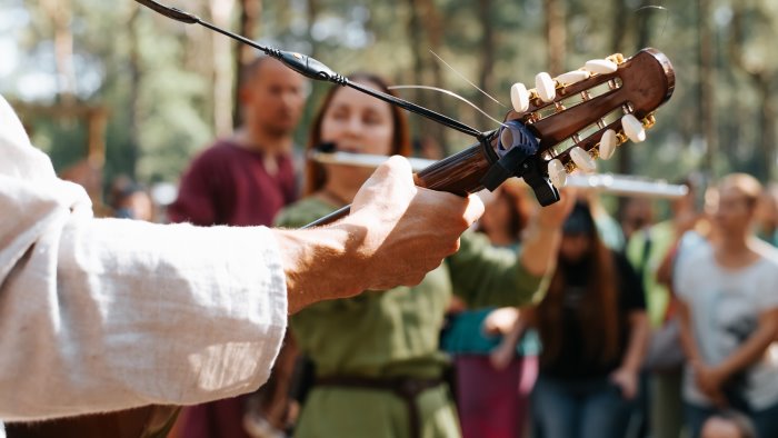 si presenta la prima edizione di brigantica folk fest