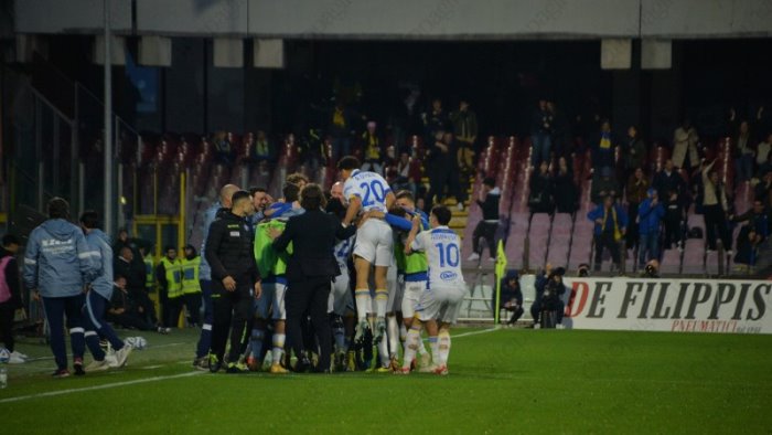 frosinone la carica del tifo sabato allenamento a porte aperte