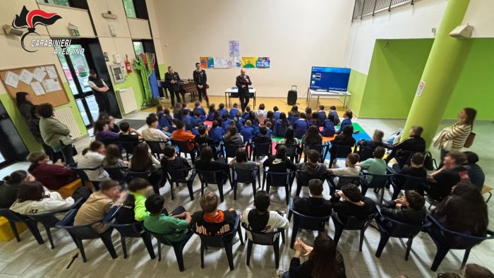cultura della legalita prosegue il tour dei carabinieri nelle scuole irpine