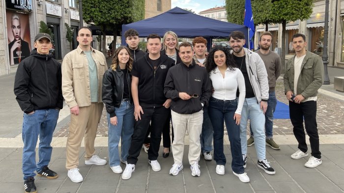 sbarazziamoci della cultura maranza gazebo e firme ad avellino