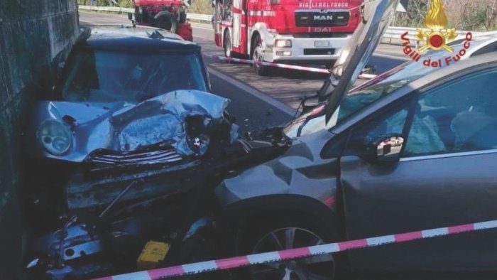 incidente gravissimo lungo la strada potenza melfi muore una donna
